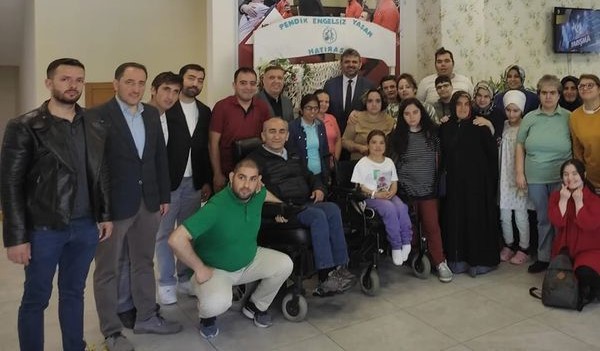 Sevgi her engeli aşar