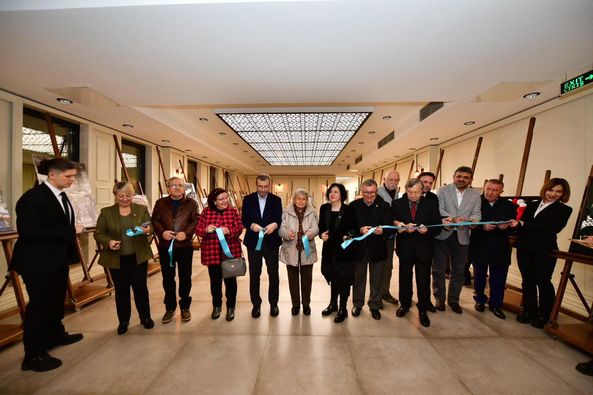 Tarihçi Dr. Neval Konuk Halaçoğlu tarafından düzenlenen "Son Defa Kilitlenen Kapılar" Sergisi'nin açılışına katıldık