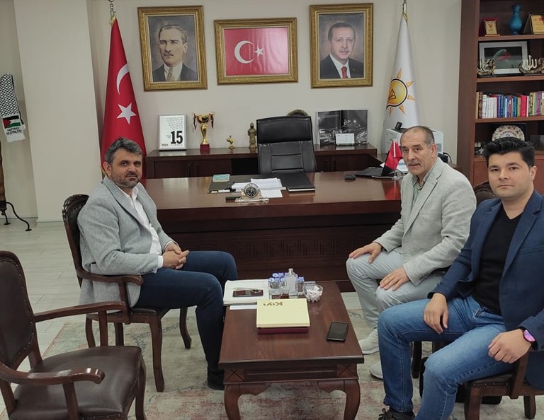 İlçe başkanımız Sayın Özer Sarıkaya ilçe başkanlığımızda ziyaretine gelen kıymetli hemşehrimizle hasbihal etti