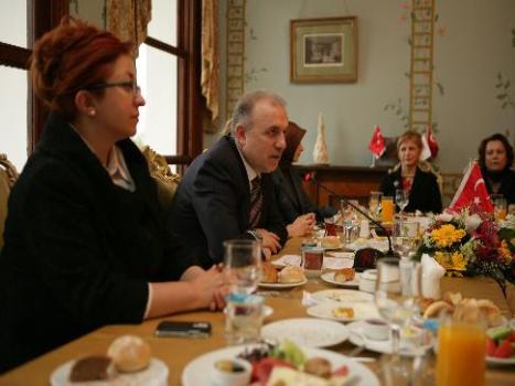 İL BAŞKANIMIZ AZİZ BABUŞCU KADIN GAZETECİLERLE BİR ARAYA GELDİ